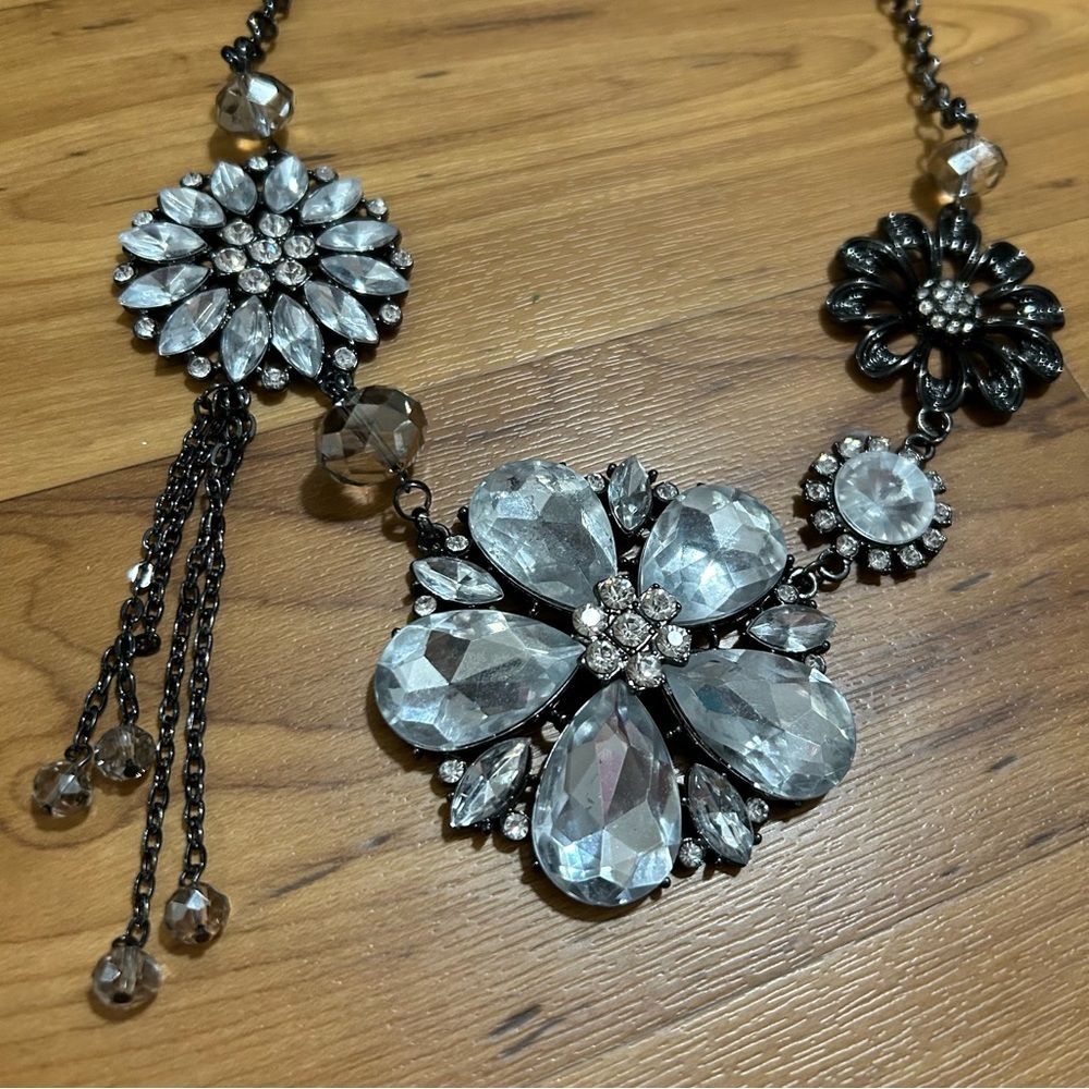 Floral Rhinestone Statement Necklace - Picture 2 of 3